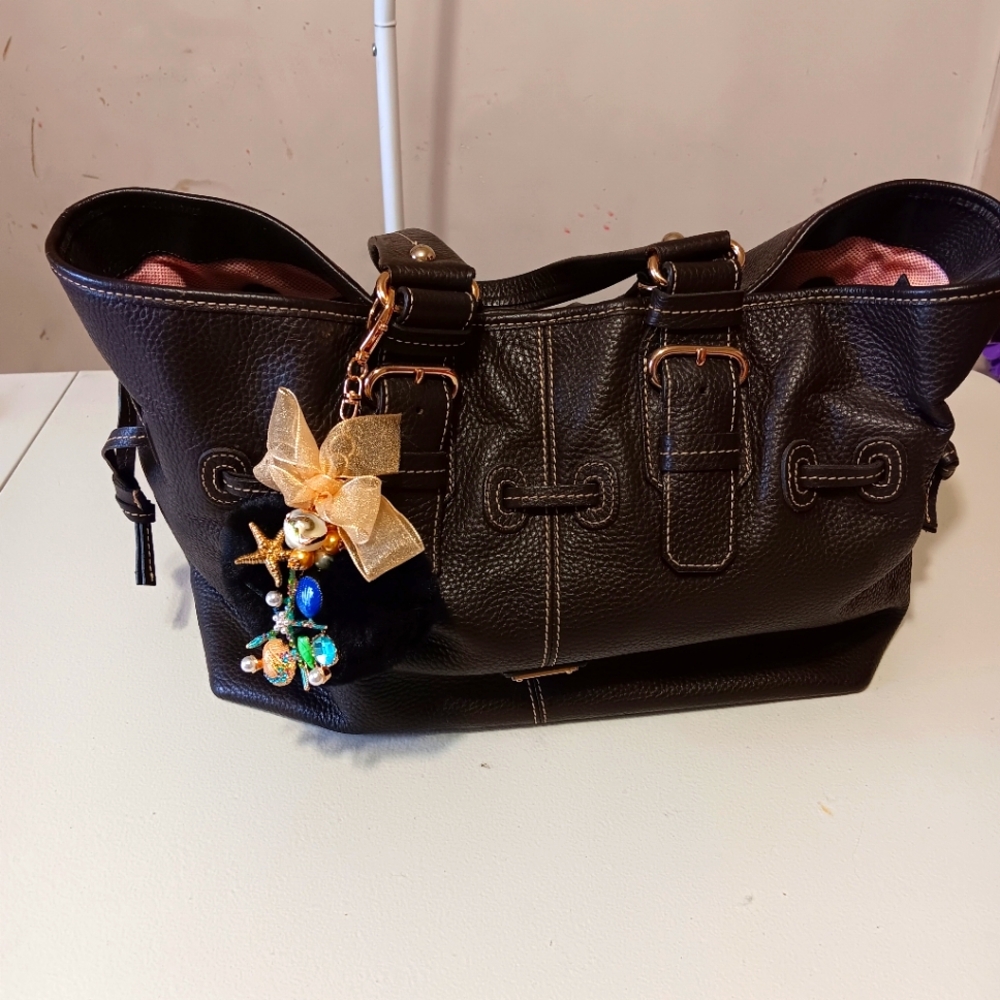 Brown or black tote
